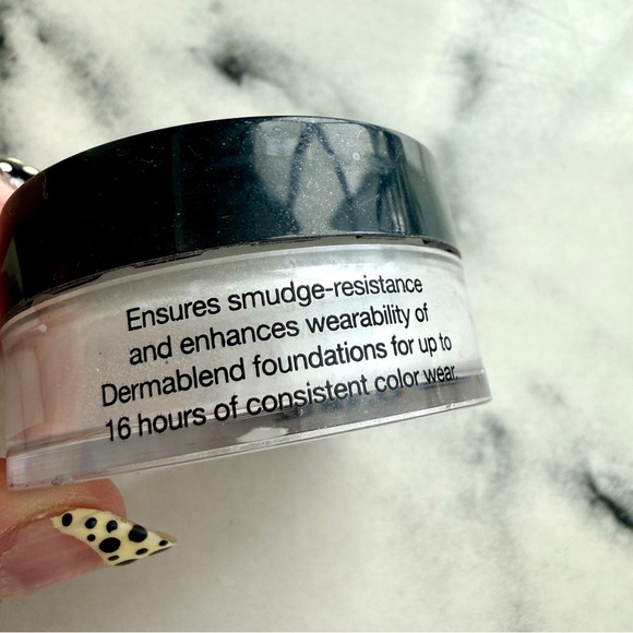 *NEW* Dermablend Loose Setting Powder - Translucent Mini - Picture 2 of 3